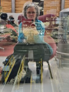 Dans la salle d'embarquement